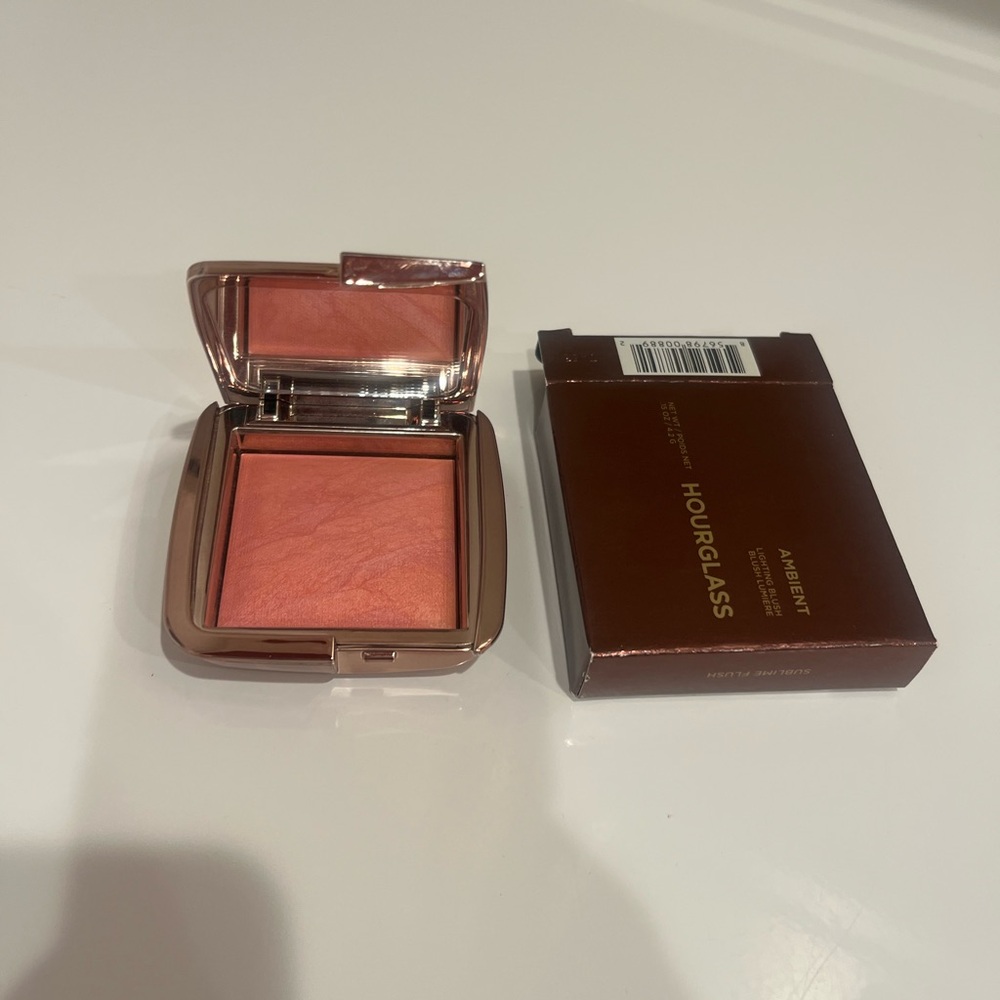 Hourglass Ambient Lighting Blush - Coral Peach